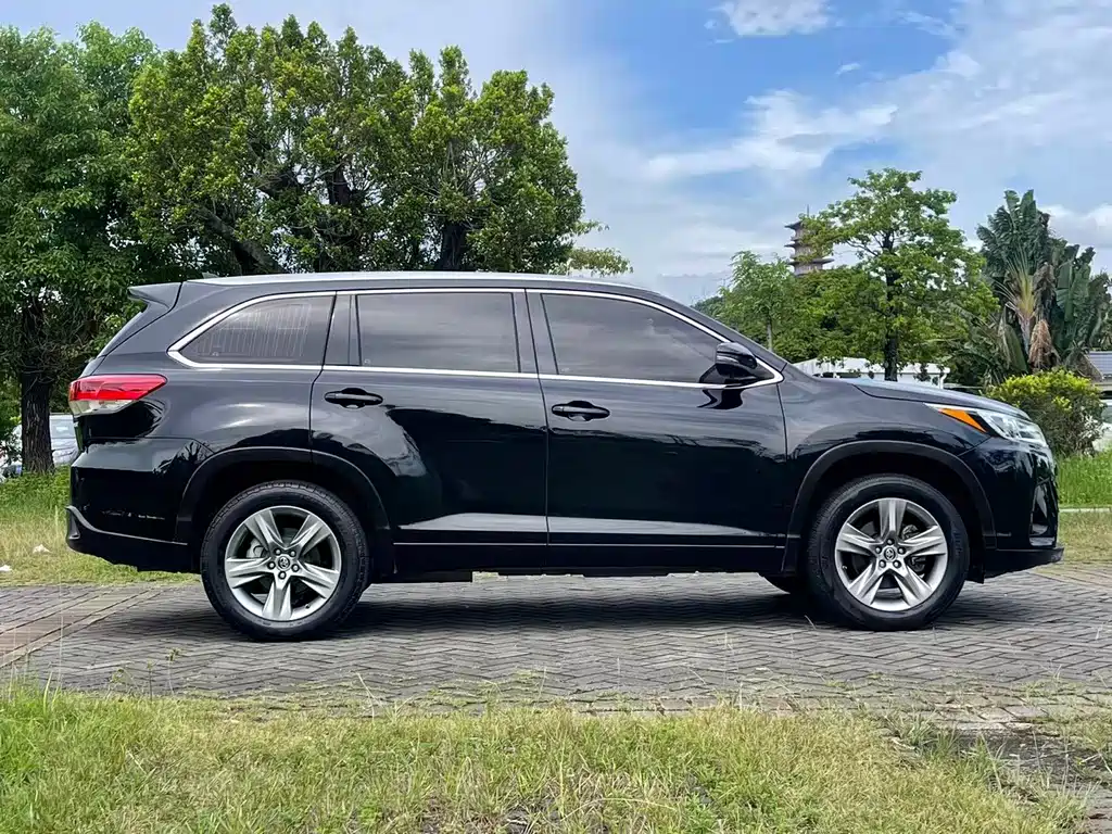 Toyota Highlander — фото 4