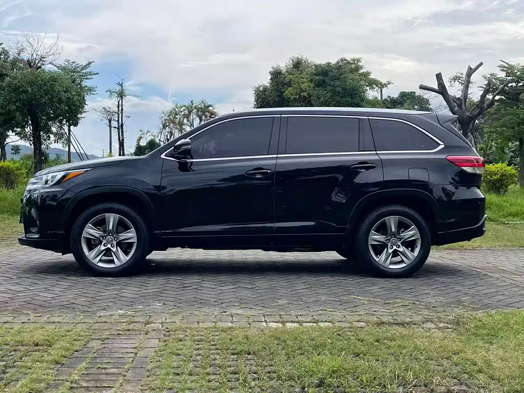 Toyota Highlander — фото 8