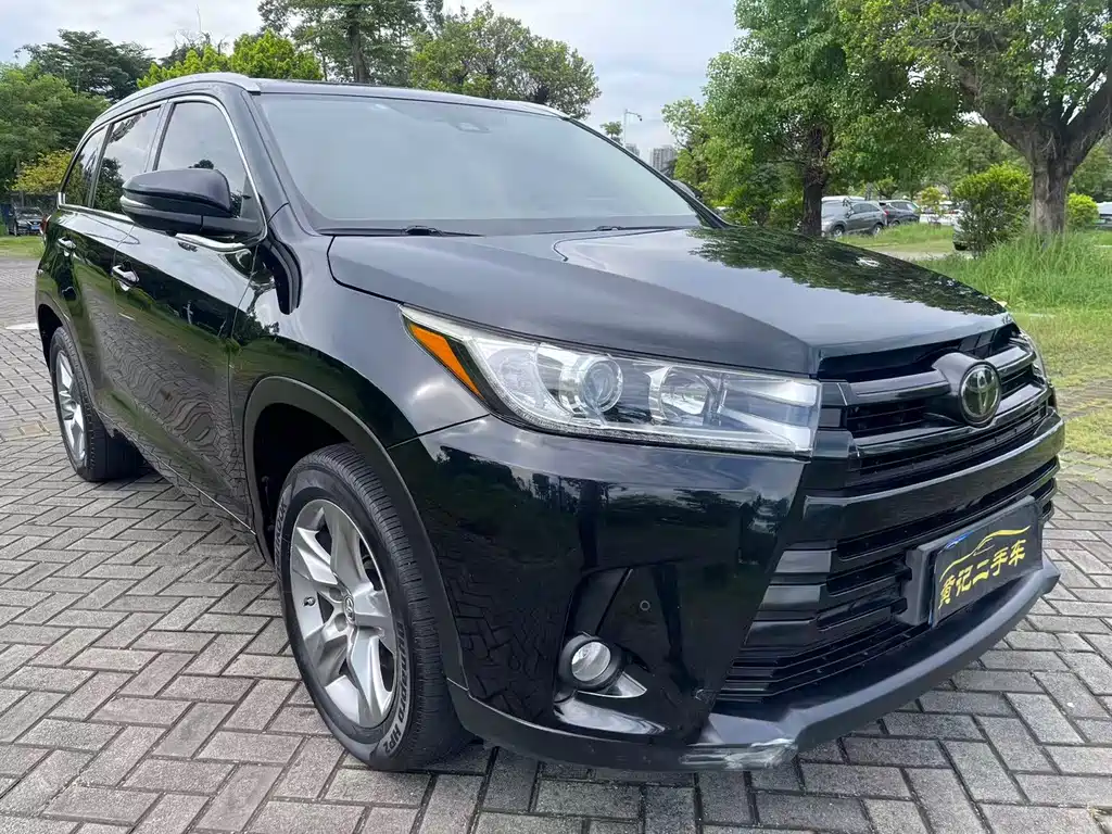 Toyota Highlander — фото 10