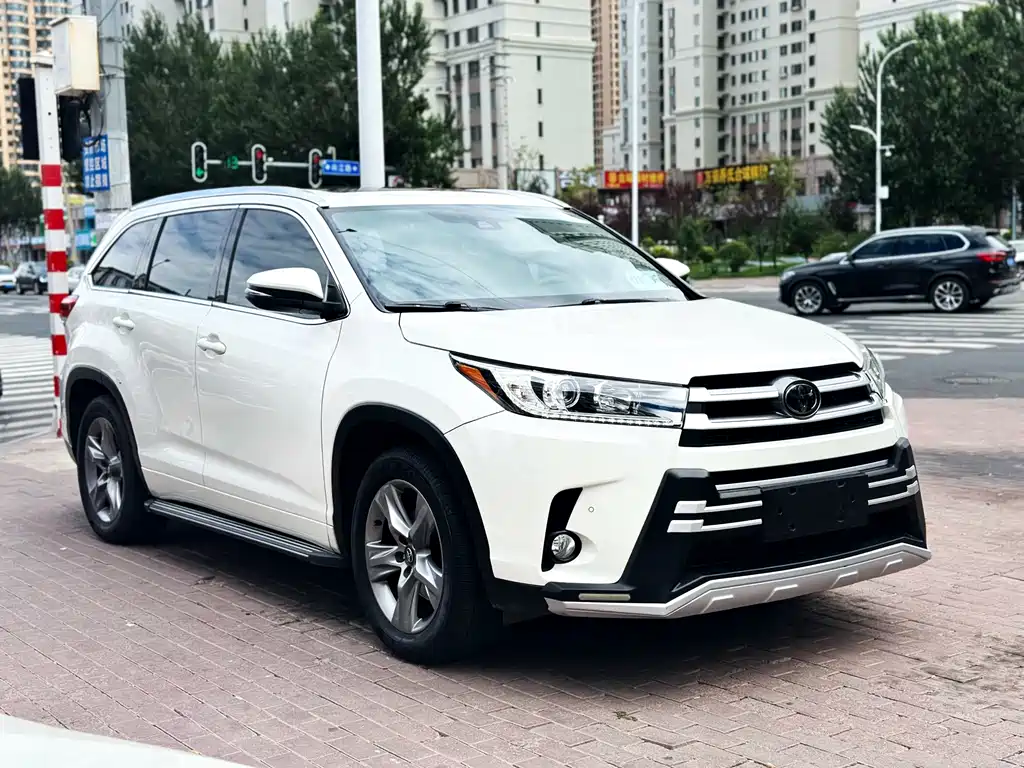 Toyota Highlander — фото 3