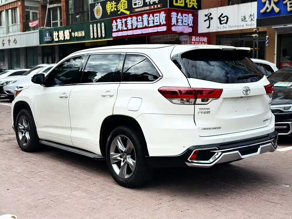 Toyota Highlander — фото 4