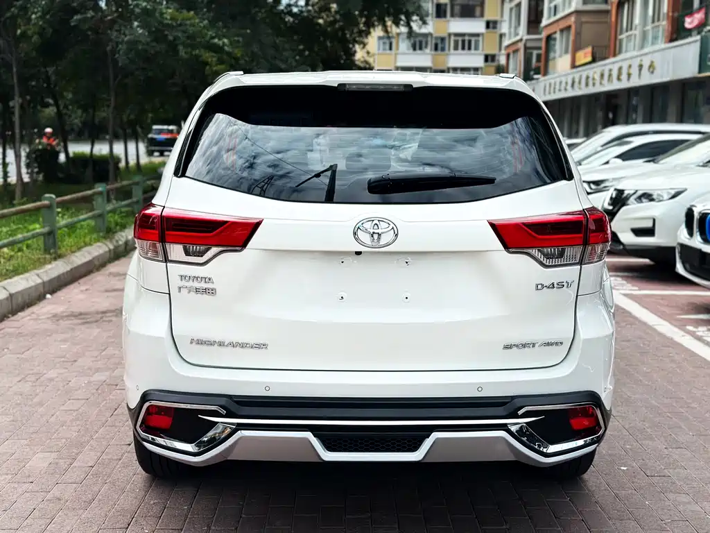 Toyota Highlander — фото 5