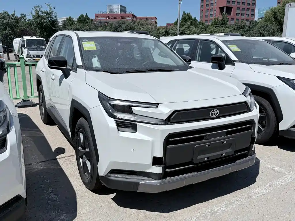 Toyota RAV4 — фото 3