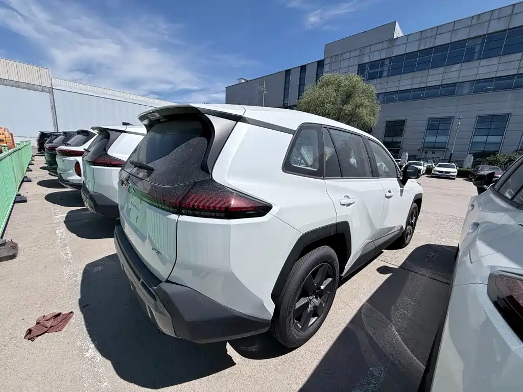 Toyota RAV4 — фото 4