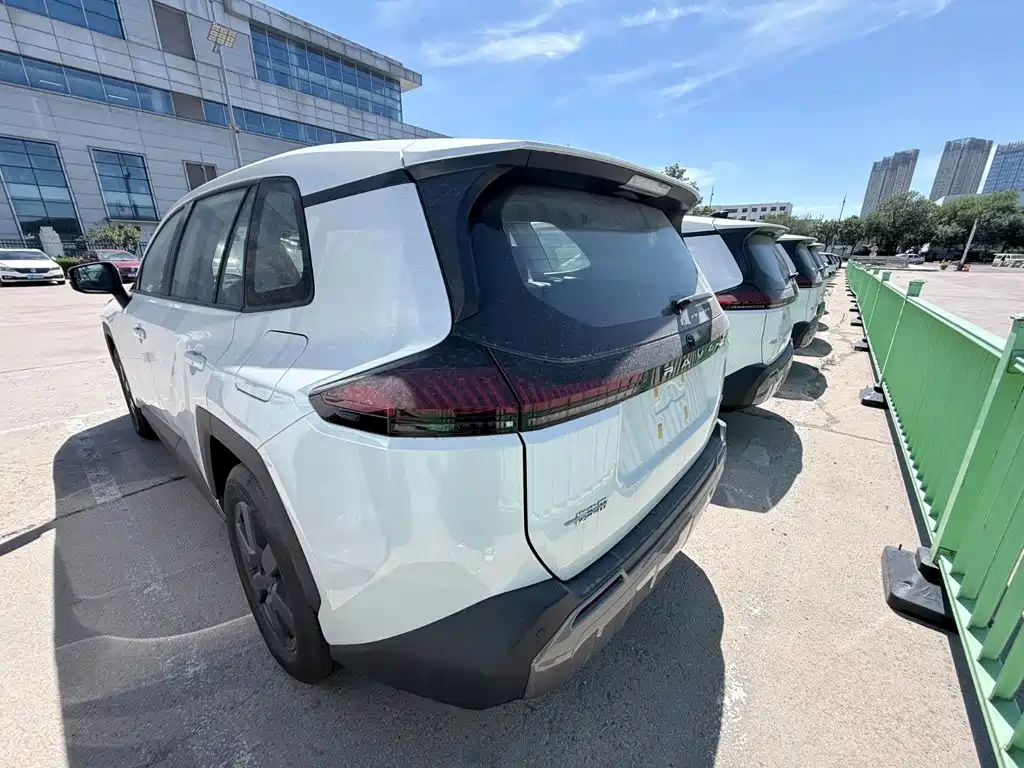 Toyota RAV4 — фото 5