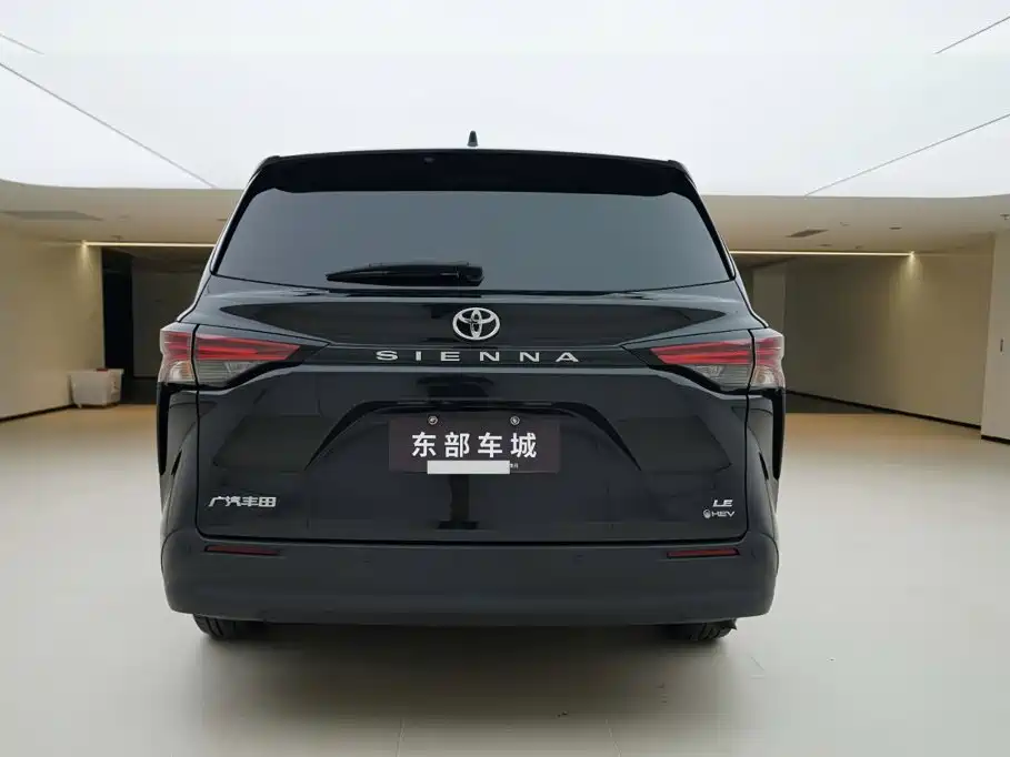 Toyota Sienna — фото 3
