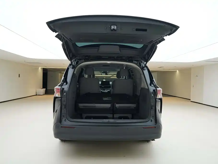 Toyota Sienna — фото 5