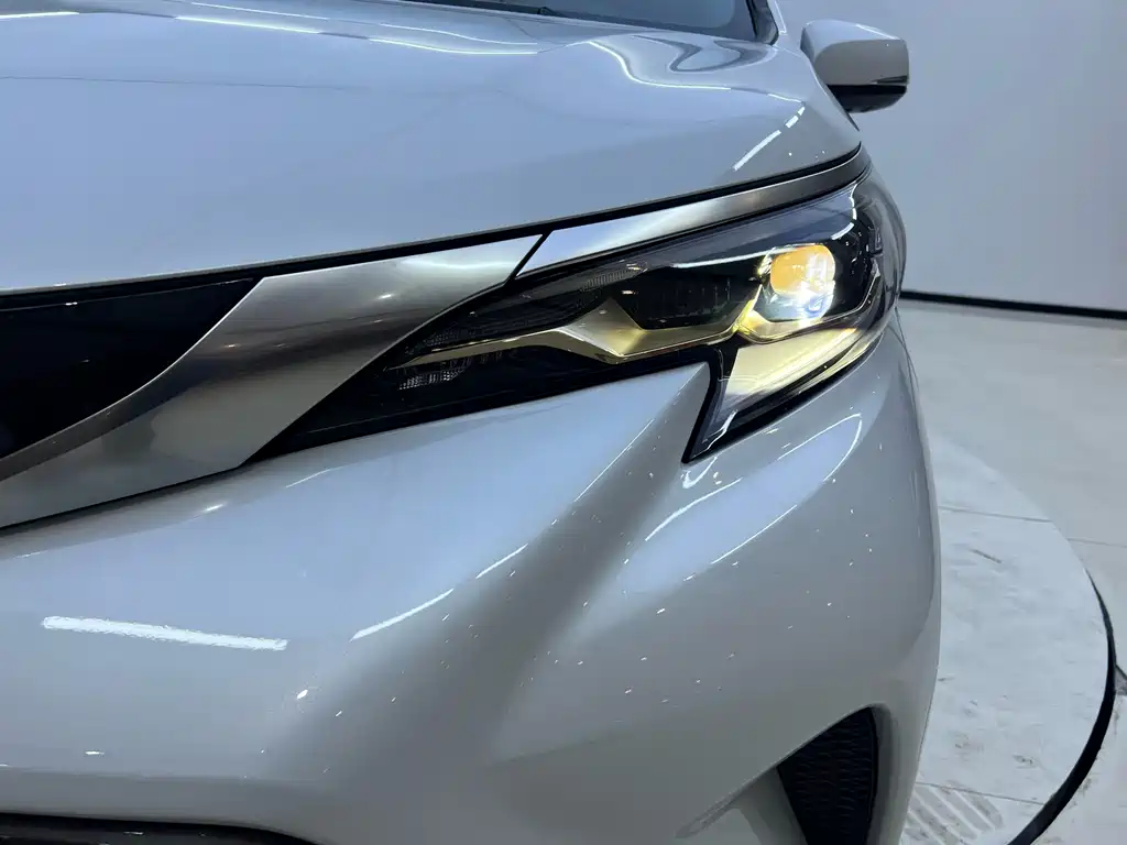 Toyota Granvia — фото 6