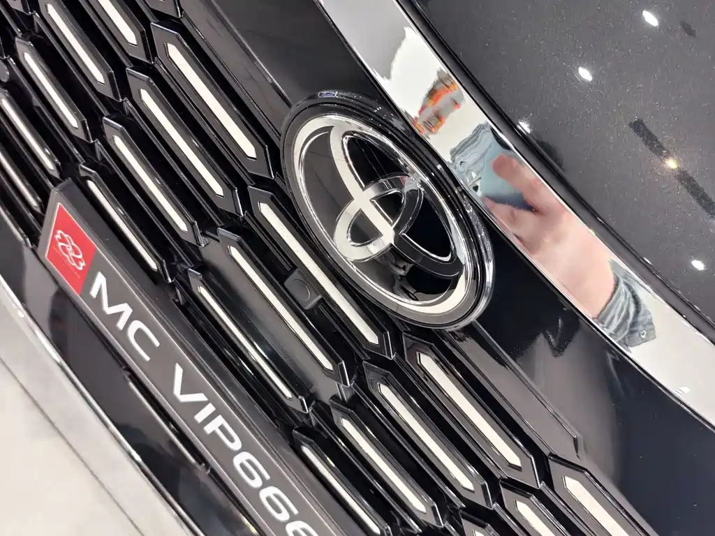 Toyota Granvia — фото 4