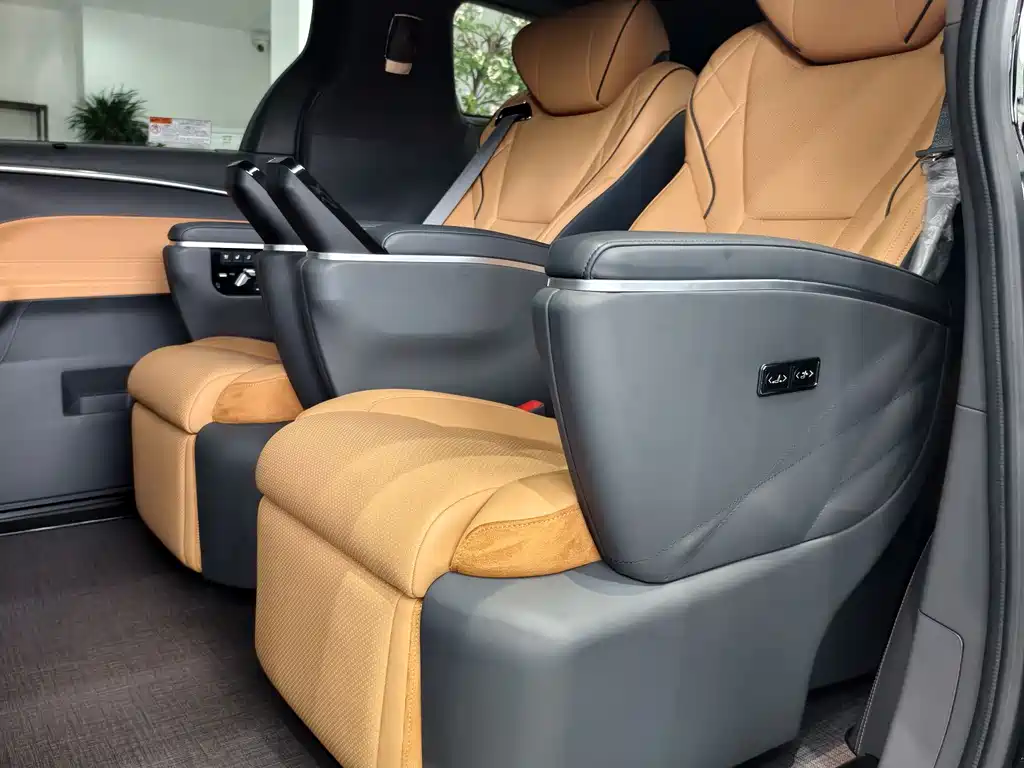 Toyota Granvia — фото 8