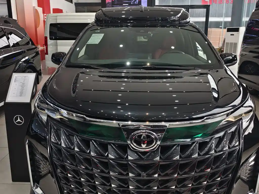 Toyota Granvia — фото 2
