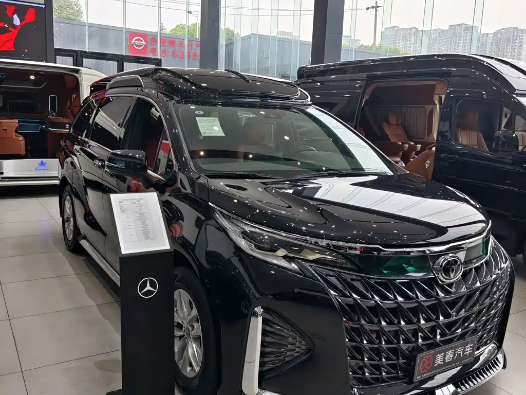 Toyota Granvia — фото 3