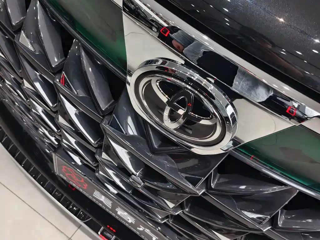 Toyota Granvia — фото 4