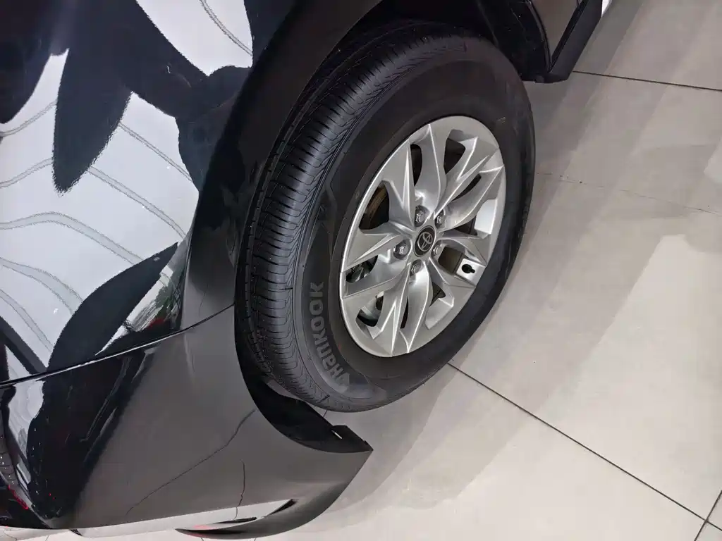 Toyota Granvia — фото 5