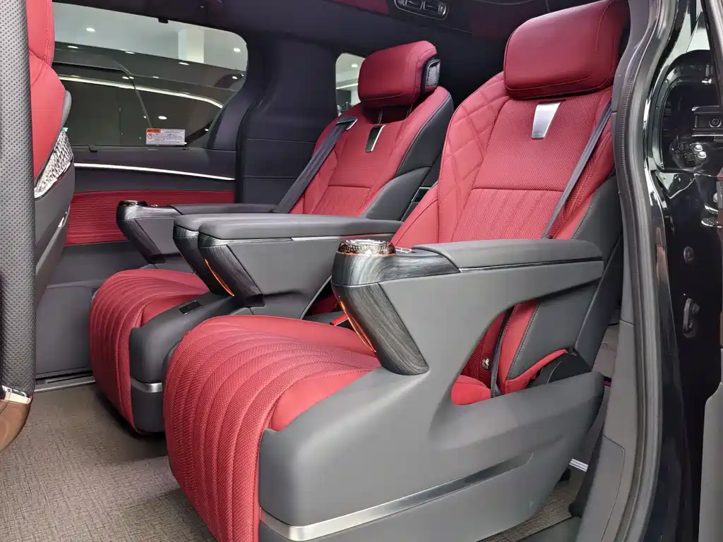 Toyota Granvia — фото 7