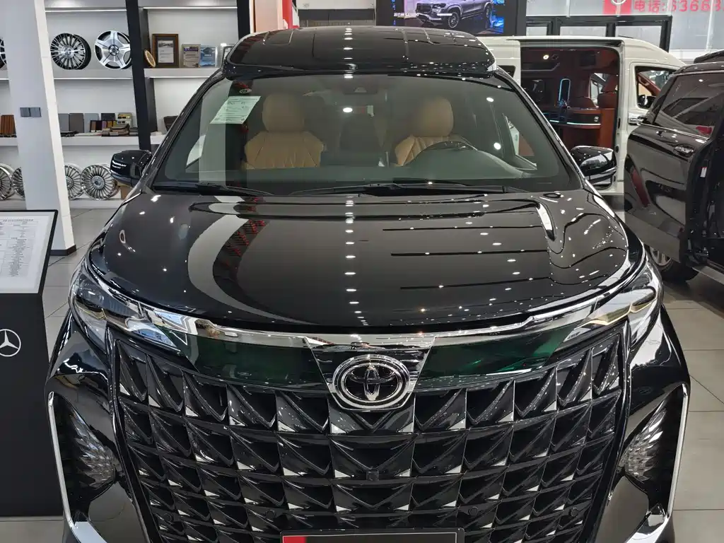 Toyota Granvia — фото 2