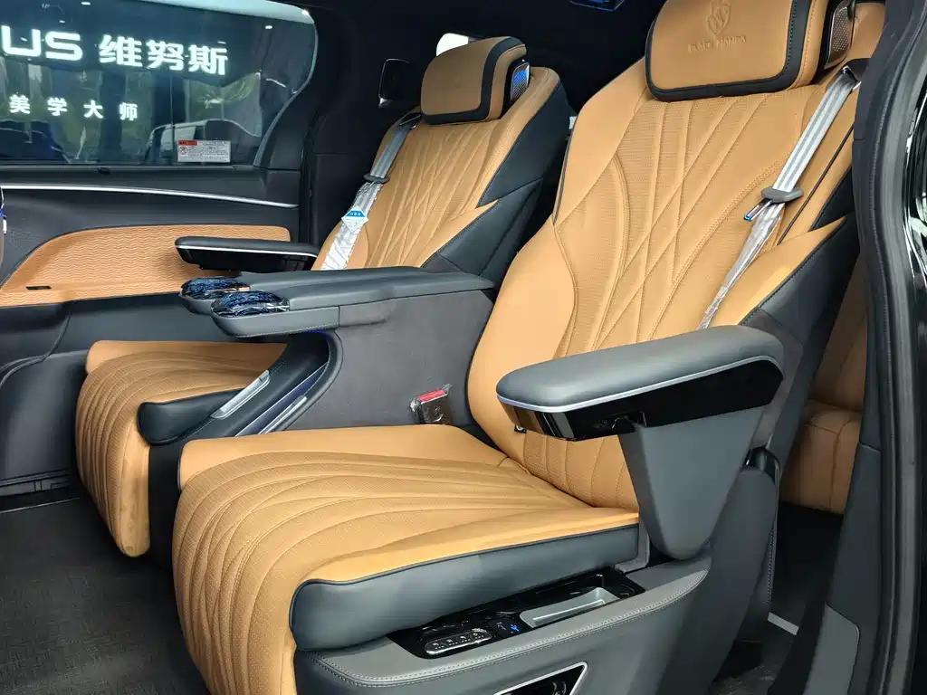 Toyota Granvia — фото 6