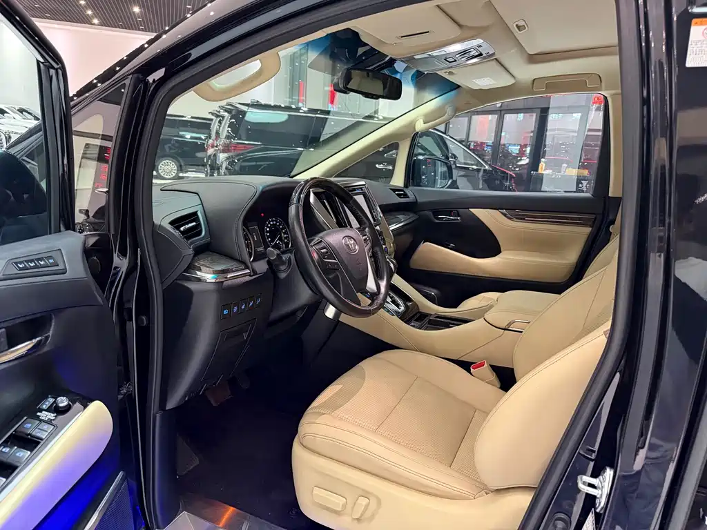 Toyota Alphard — фото 6