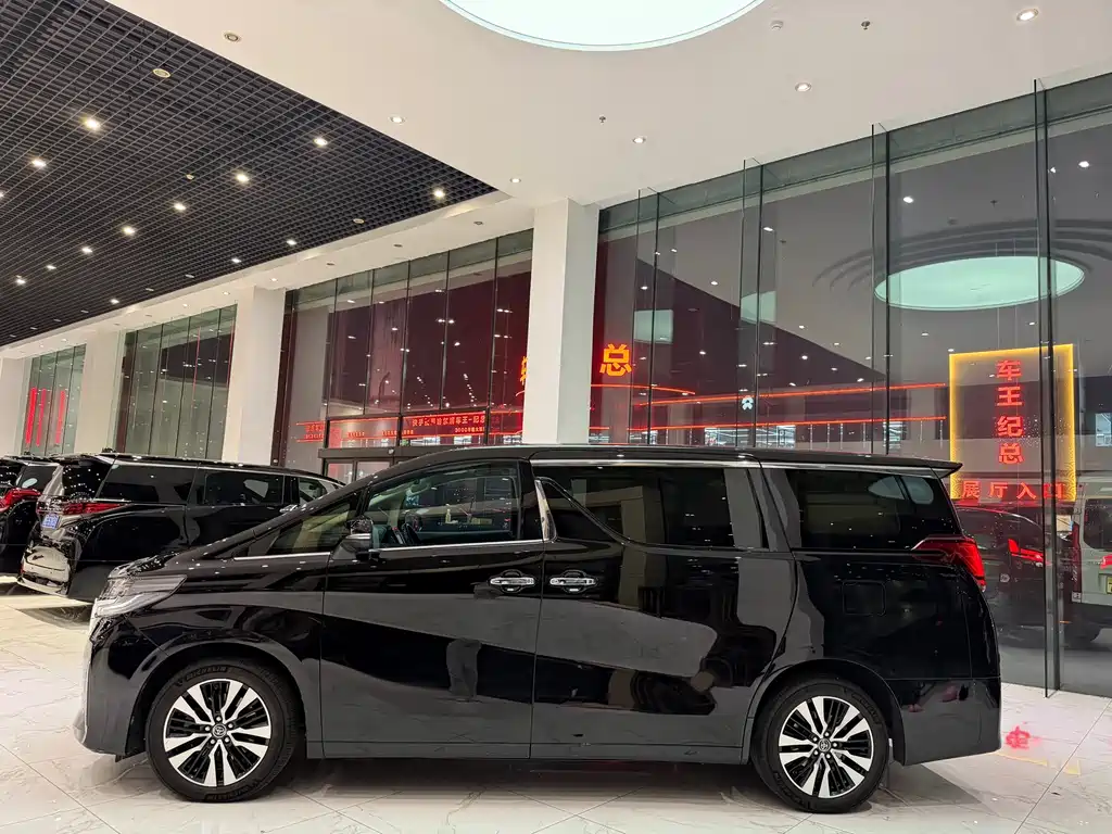 Toyota Alphard — фото 8