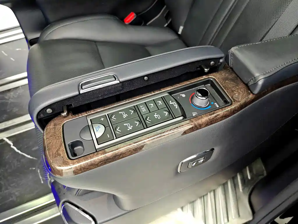 Toyota Vellfire — фото 14