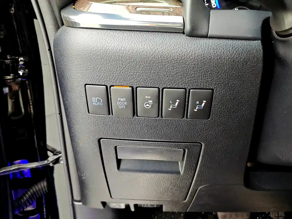 Toyota Vellfire — фото 17