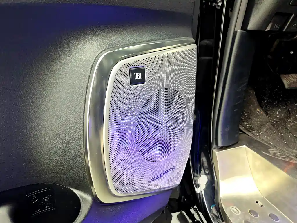 Toyota Vellfire — фото 18