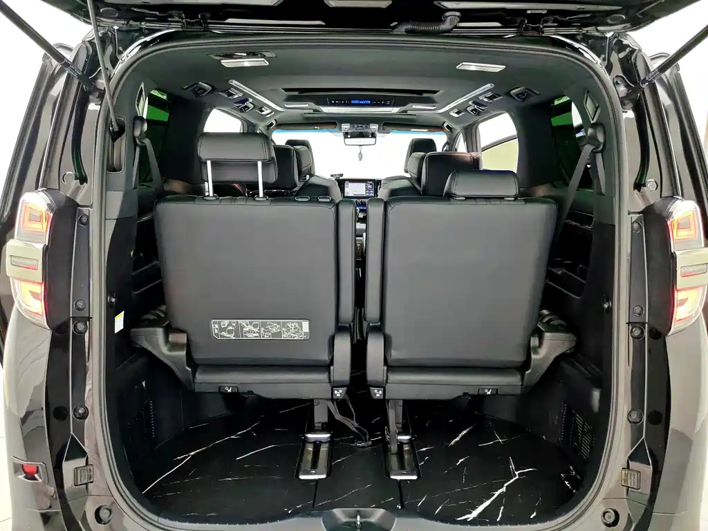 Toyota Vellfire — фото 19