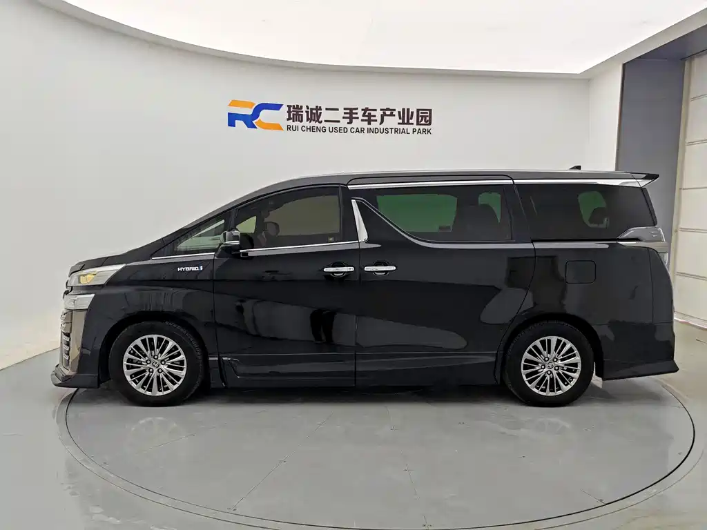 Toyota Vellfire — фото 3