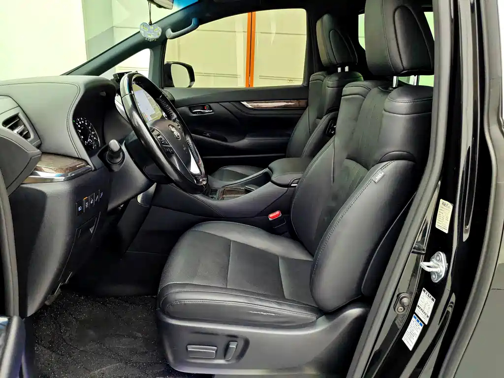 Toyota Vellfire — фото 5