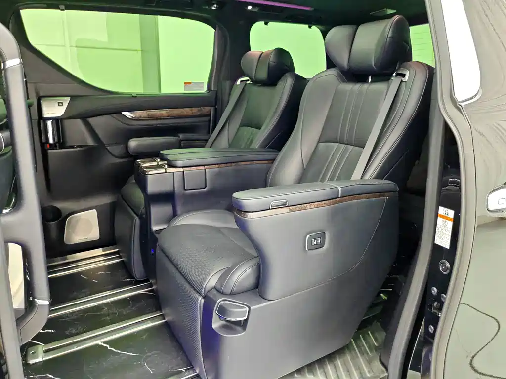 Toyota Vellfire — фото 6