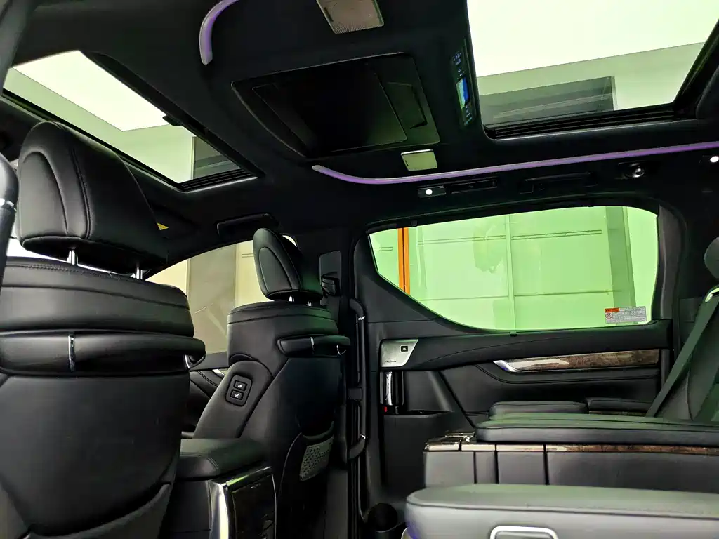 Toyota Vellfire — фото 9