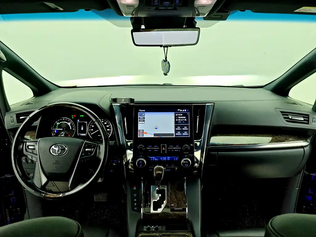 Toyota Vellfire — фото 10