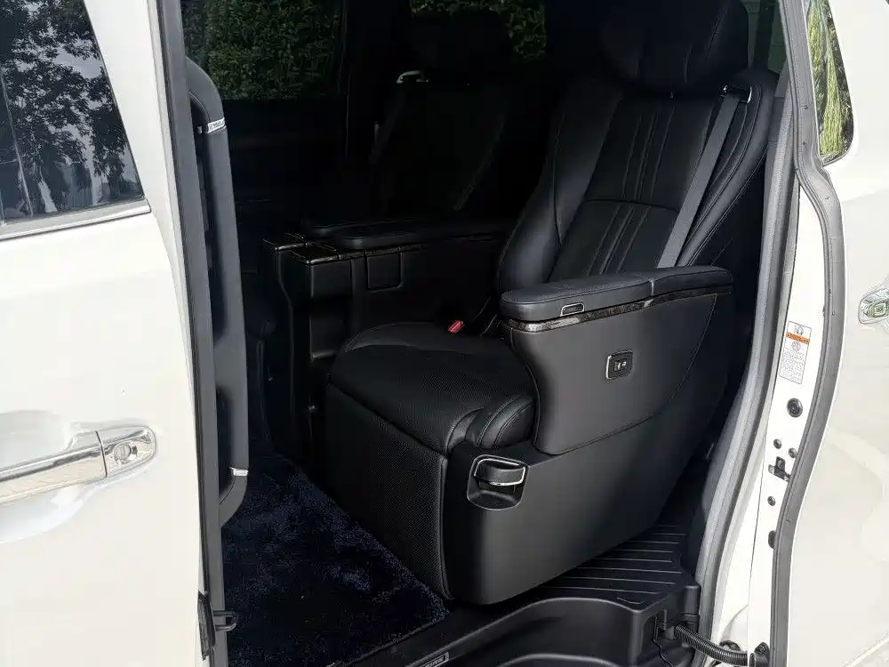 Toyota Vellfire — фото 3