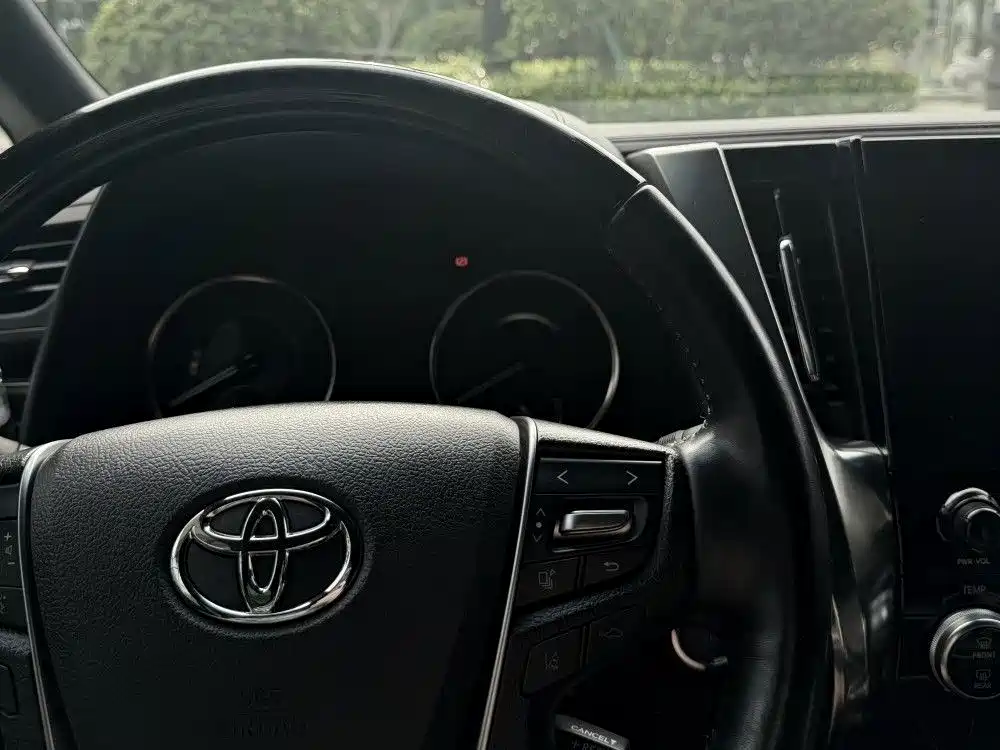 Toyota Vellfire — фото 5