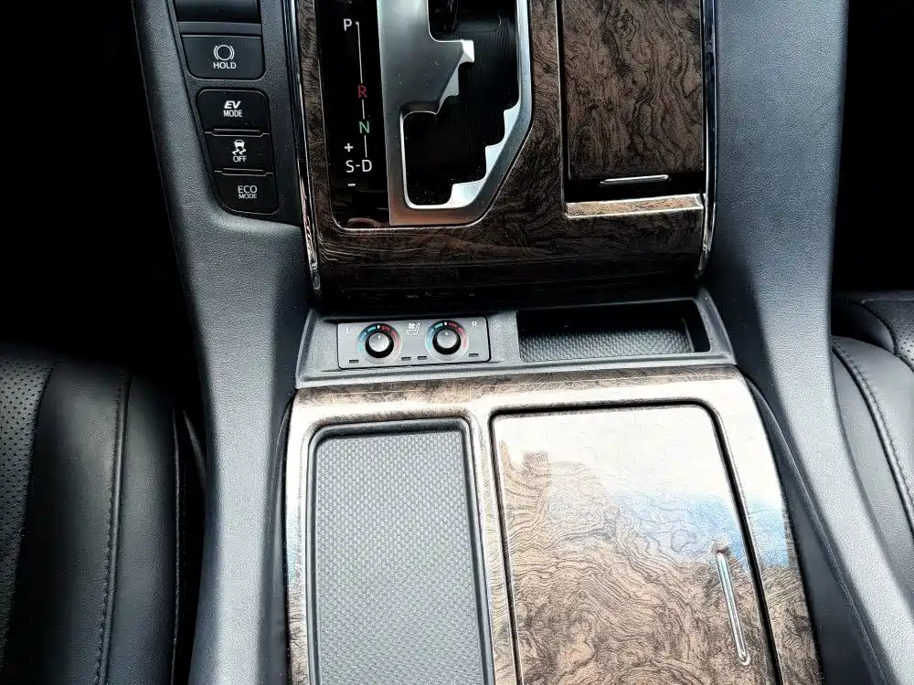 Toyota Vellfire — фото 6