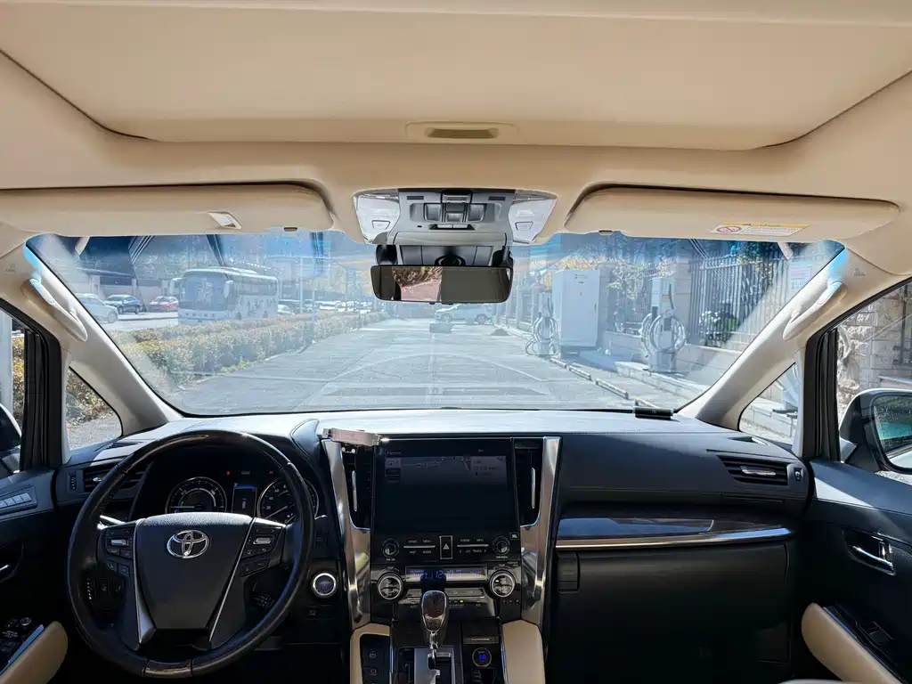 Toyota Vellfire — фото 7