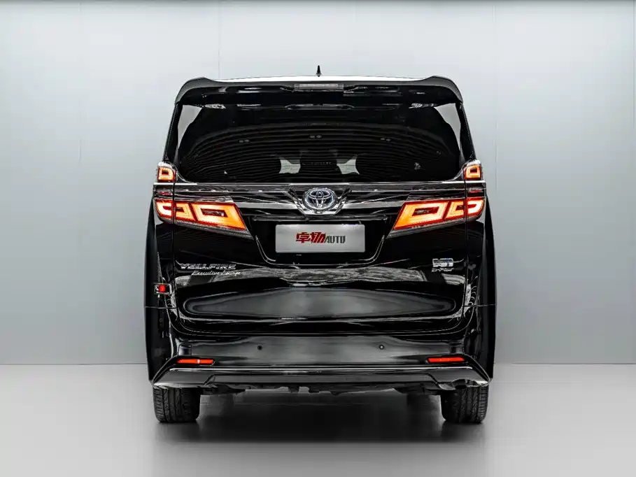 Toyota Vellfire — фото 6