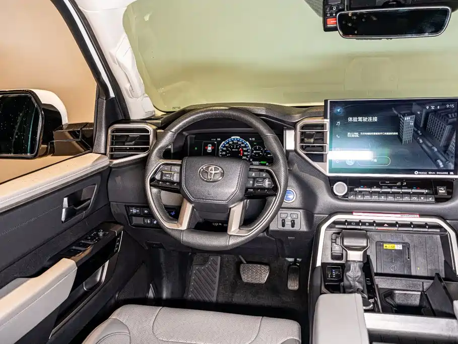 Toyota Sequoia — фото 10