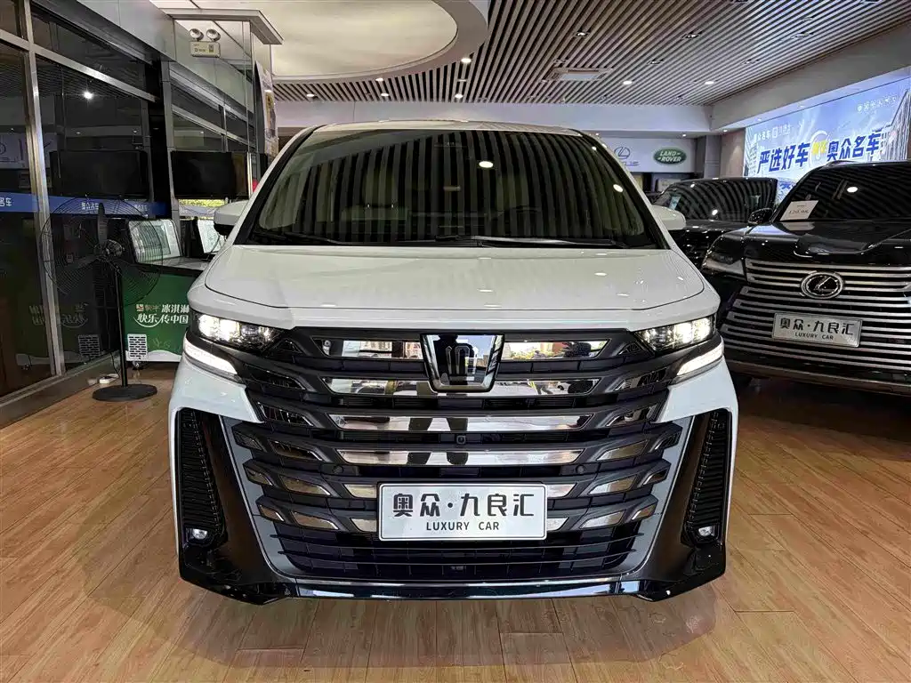 Toyota Vellfire — фото 2