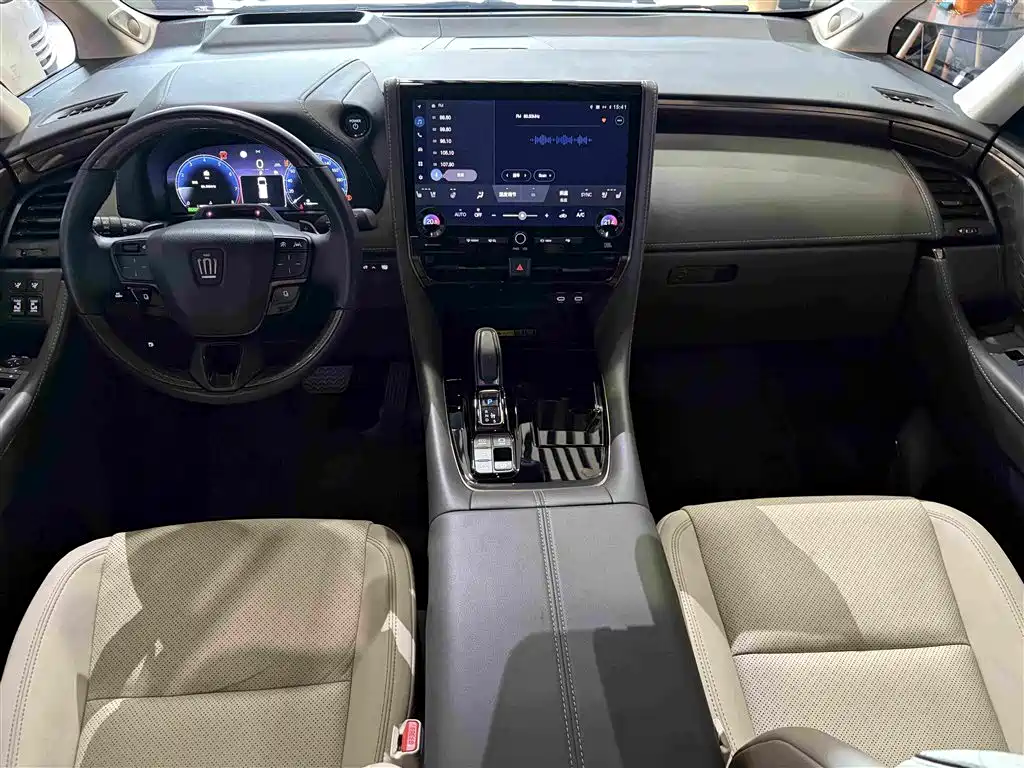 Toyota Vellfire — фото 6