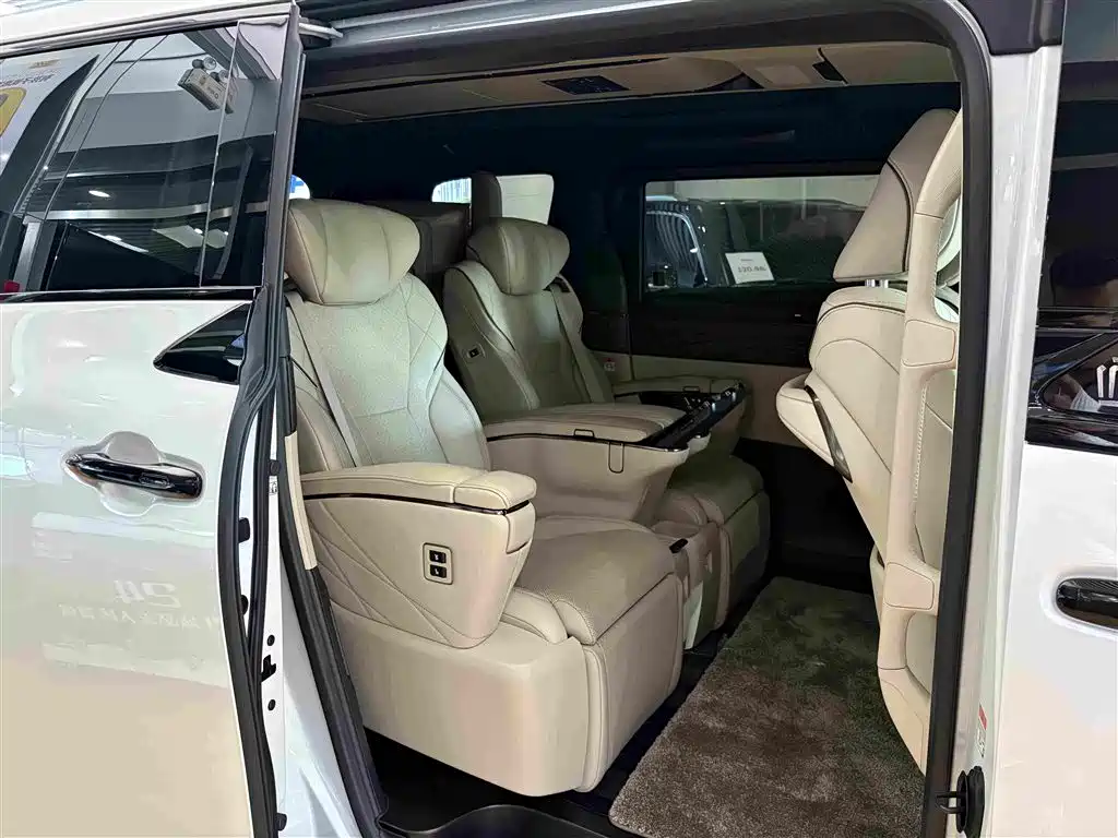 Toyota Vellfire — фото 8
