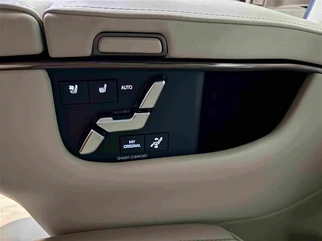 Toyota Vellfire — фото 9