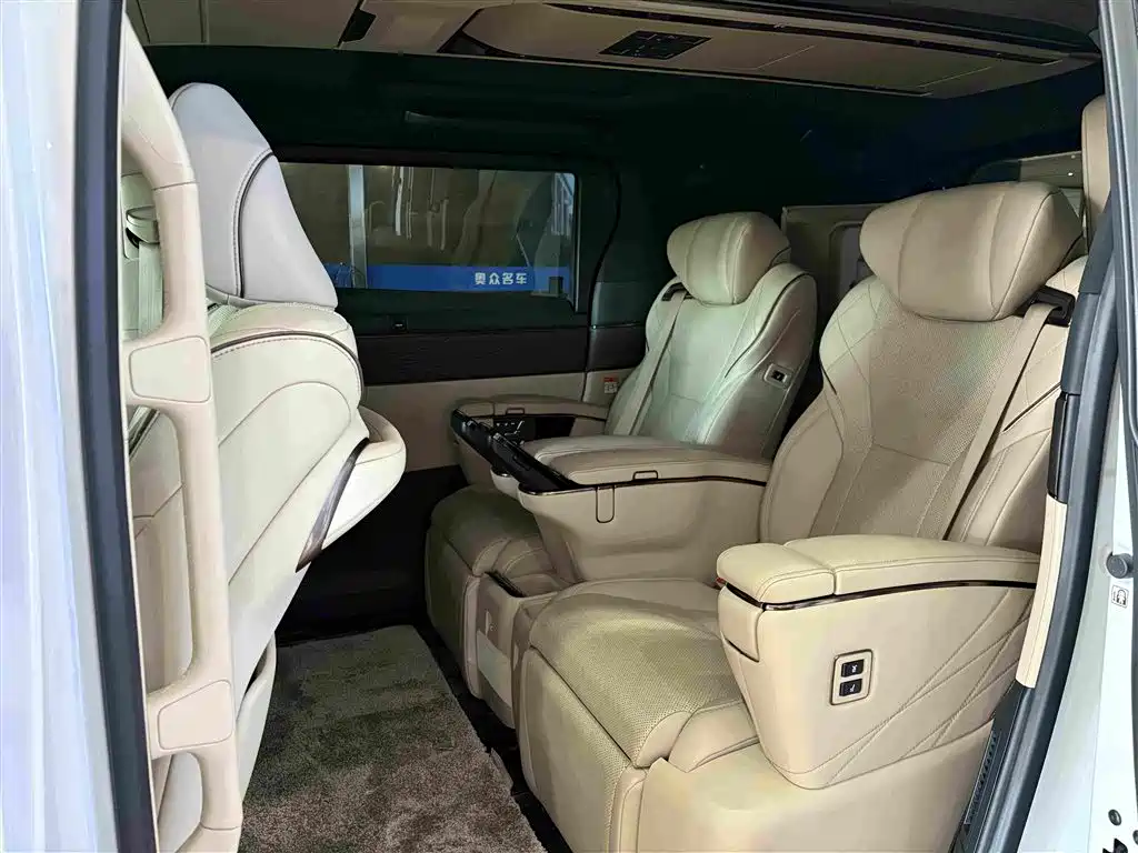 Toyota Vellfire — фото 10