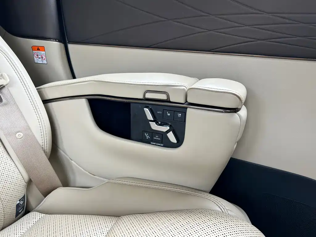 Toyota Alphard — фото 17
