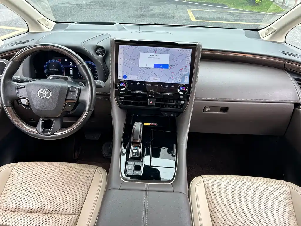 Toyota Alphard — фото 5