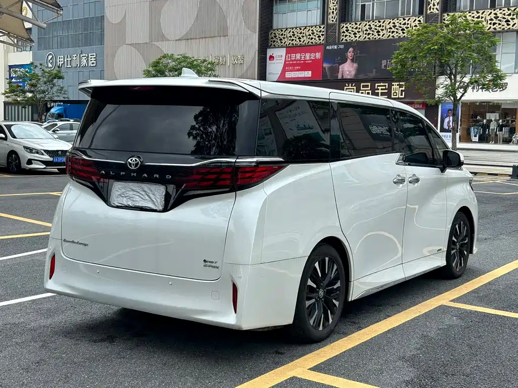 Toyota Alphard — фото 9