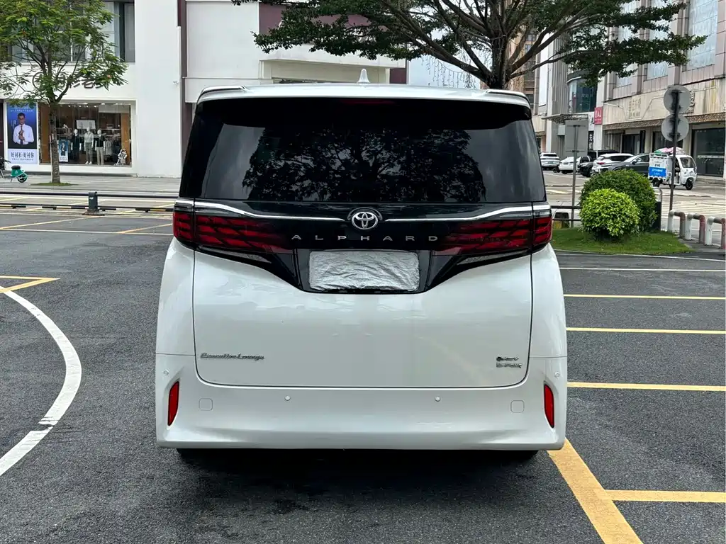 Toyota Alphard — фото 10