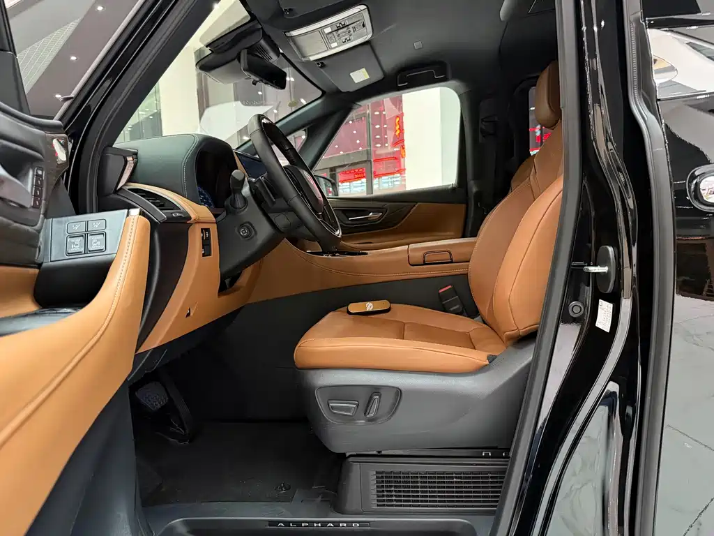 Toyota Alphard — фото 8