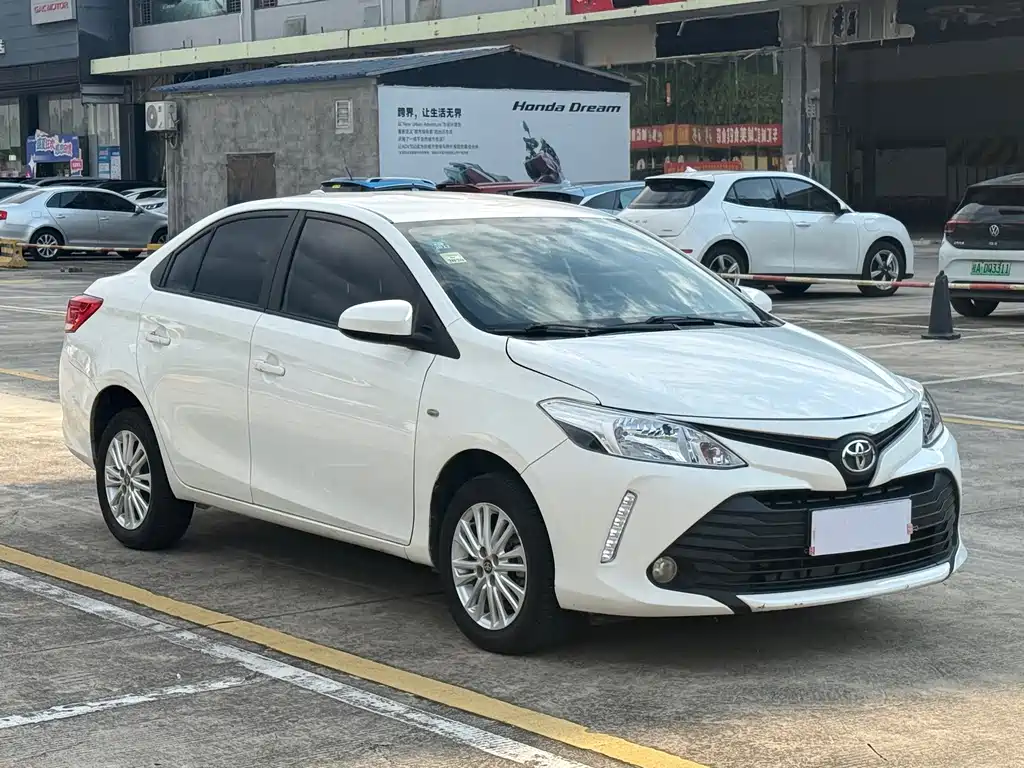 Toyota Vios — фото 3