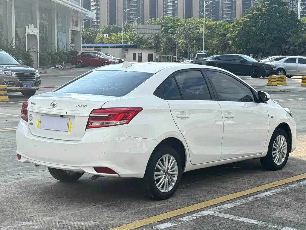 Toyota Vios — фото 7